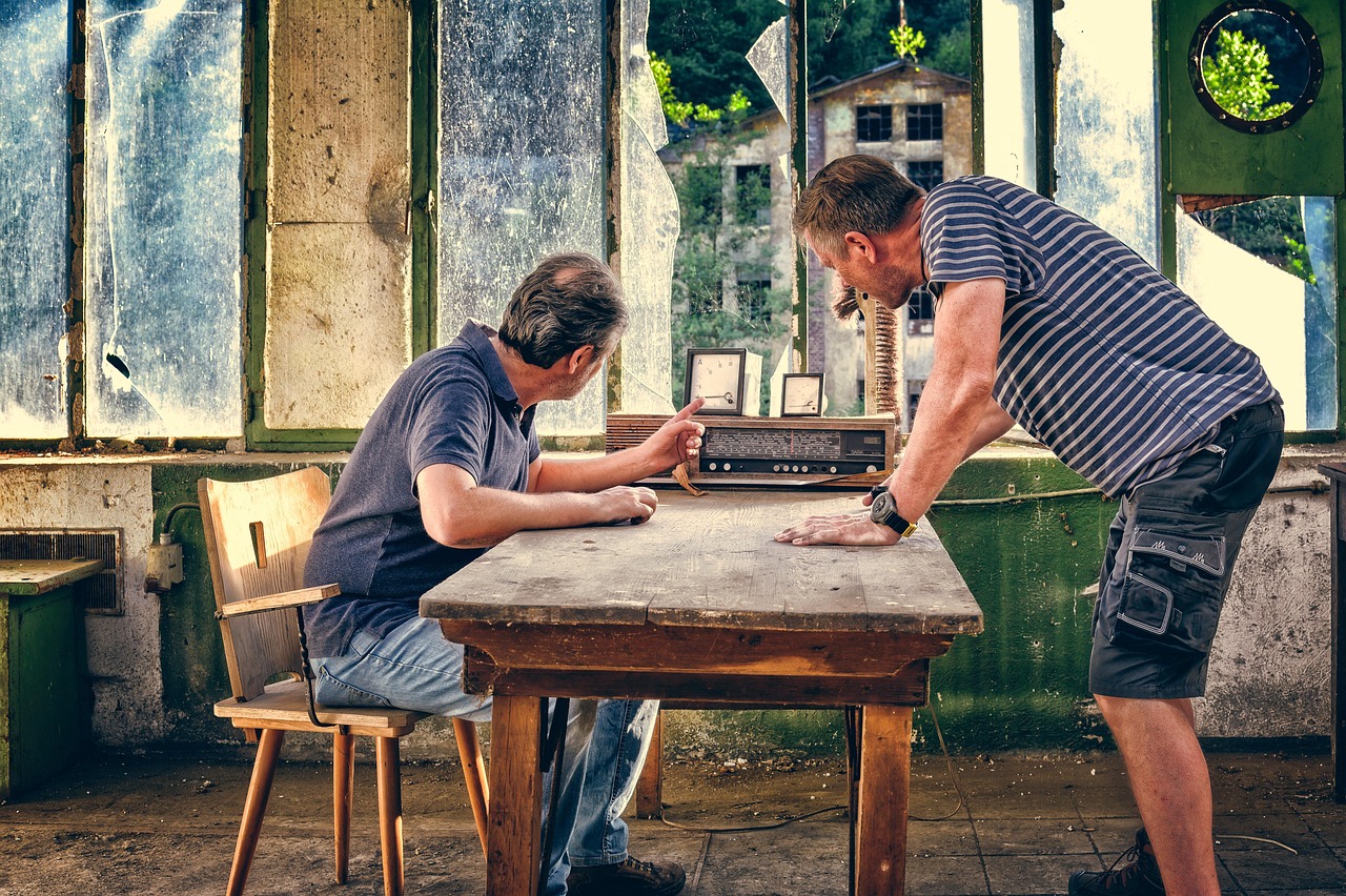 买卖微信号后：短信大赛：探究不同类型的短信大赛